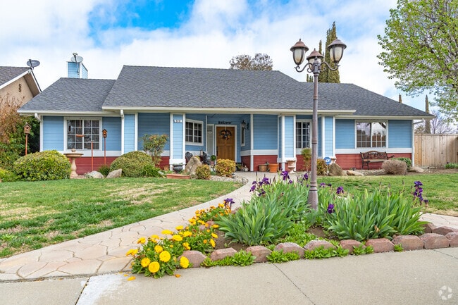 Ranch style homes are a common style around Coalinga.