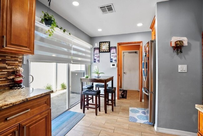 8050 NW 47th Ct, Lauderhill, FL 33351 - photo 5