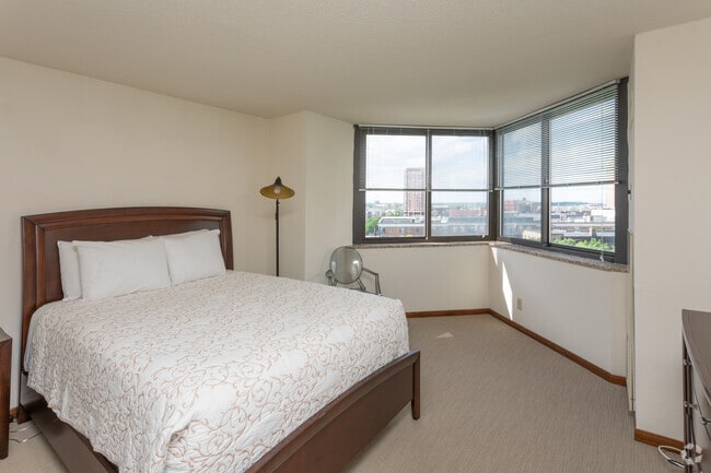 2BR, 2BA, B - 1,049 SF