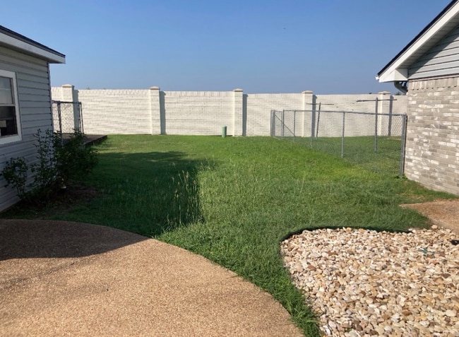 1506 Oak Hollow Dr, Woodway, TX 76712 - photo 3