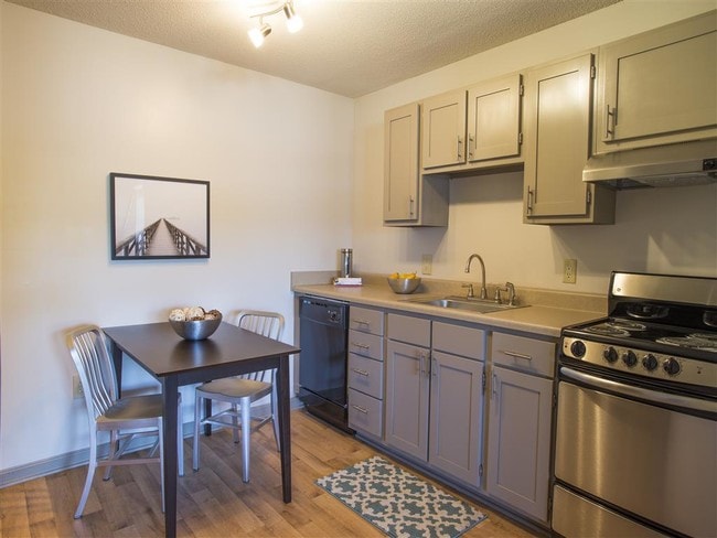 Hawthorne at New Centre, Wilmington, NC 28403 - photo 4