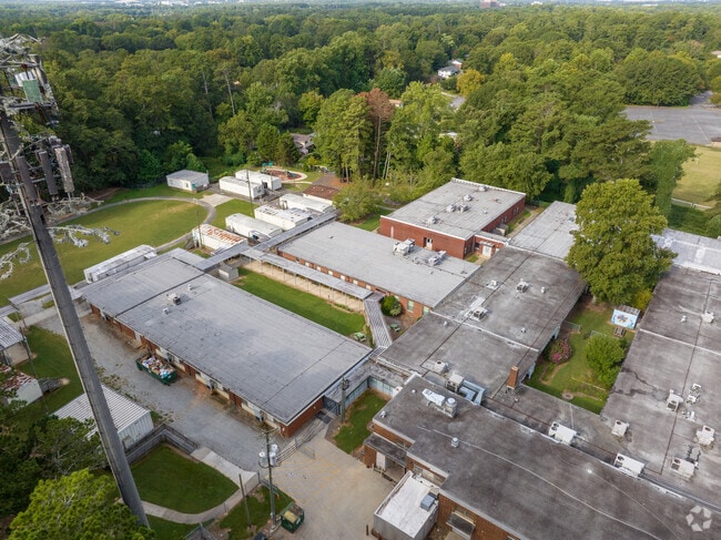 Eastvalley Elementary School services Pre-K to 5th grade.
