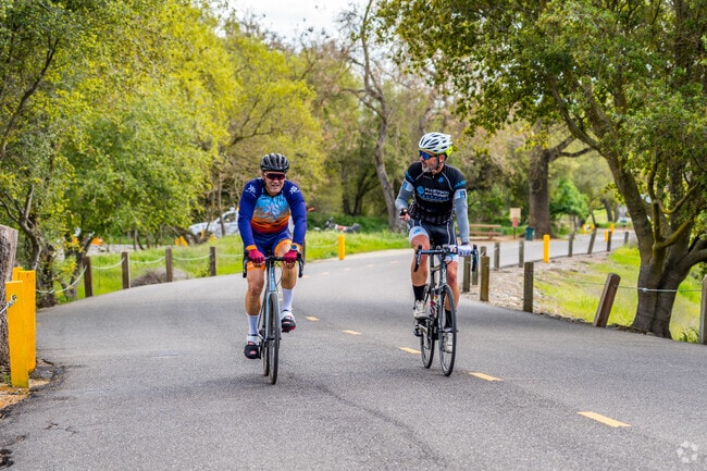 River Bend Park has direct access to the American River and the American River Bike Trail.