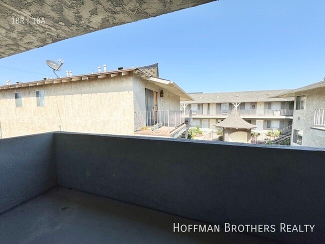 20339 Saticoy St unit 39, Canoga Park, CA 91306 - photo 6