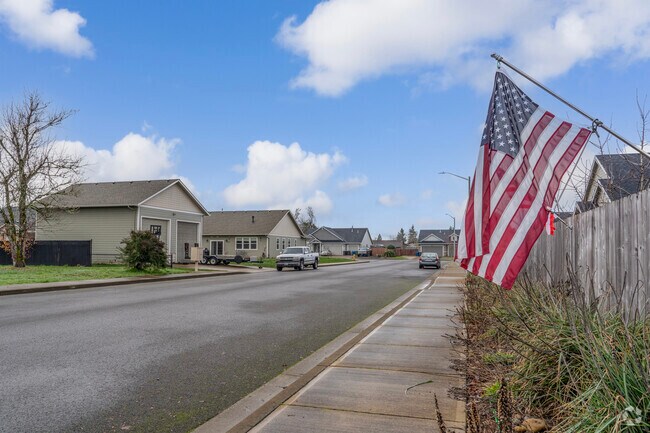 Street view of modern homes in Aumsville, OR.