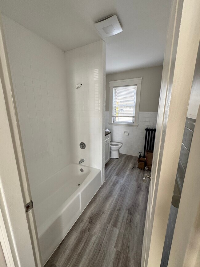 146 Avon St unit 146 Avon 1, Malden, MA 02148 - photo 3