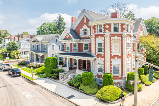 Beautiful multi-family homes line the main roads and residential areas throughout Jefferson.