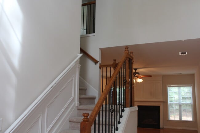 1404 Bellsmith Dr, Roswell, GA 30076 - photo 2