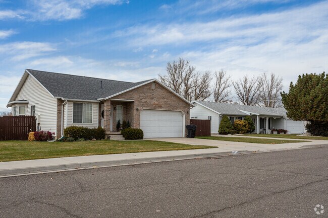 The Franklin neighborhood offers single-story homes.