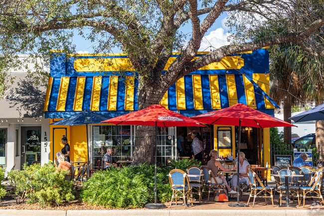 Downtown Sarasota has a large selection of restaurants and eateries from which to choose.