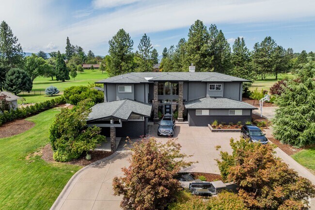 Rogue Valley is filled with high end custom built homes.