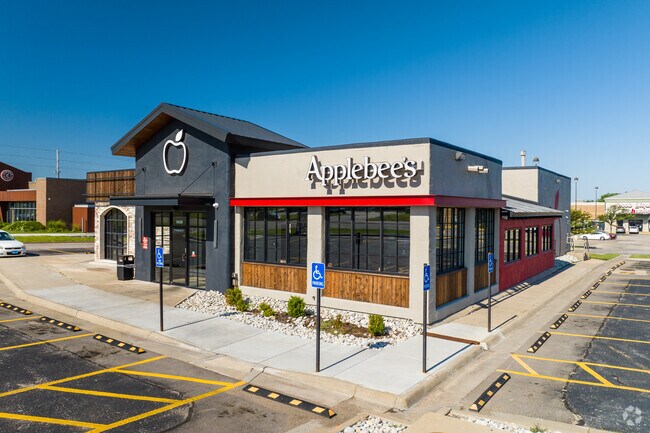 Stop Applebees for a relaxing dinner near Bel Aire.