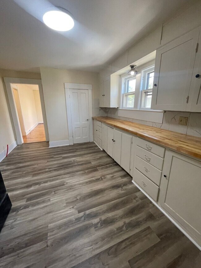 57 N Willard St unit 57 North Willard St, Burlington, VT 05401 - photo 5