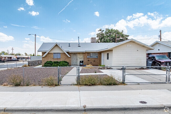 It is common for homes in Irvin View Pointe to have drought tolerant rock lawns.