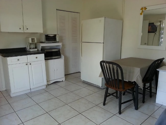 1568 NE 45th St unit C, Oakland Park, FL 33334 - photo 3