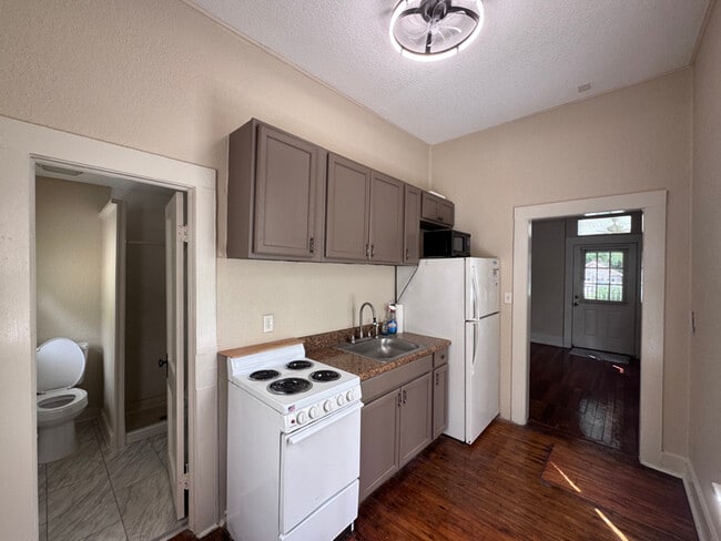 114 NE Tuscawilla Ave, Ocala, FL 34470 - photo 4