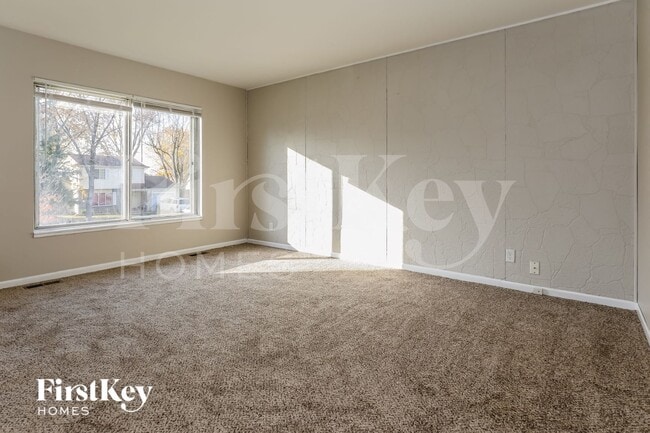 136 Pacific Dr, Bolingbrook, IL 60440 - photo 3