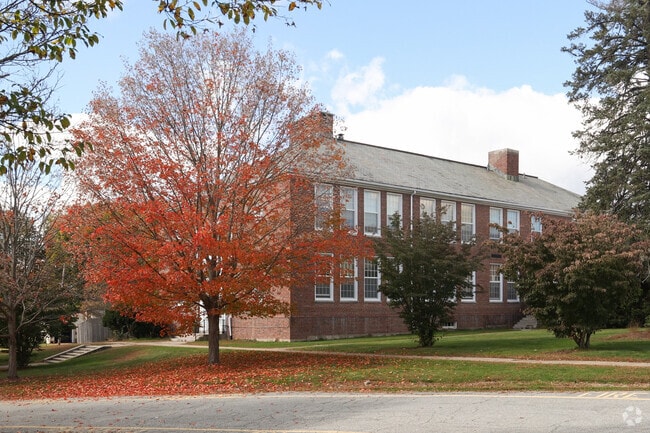 Students in grades 4-5 can attend Dale Street School in Medfield.