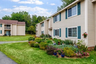 8680 Drumlin Heights Dr, Baldwinsville, NY 13027