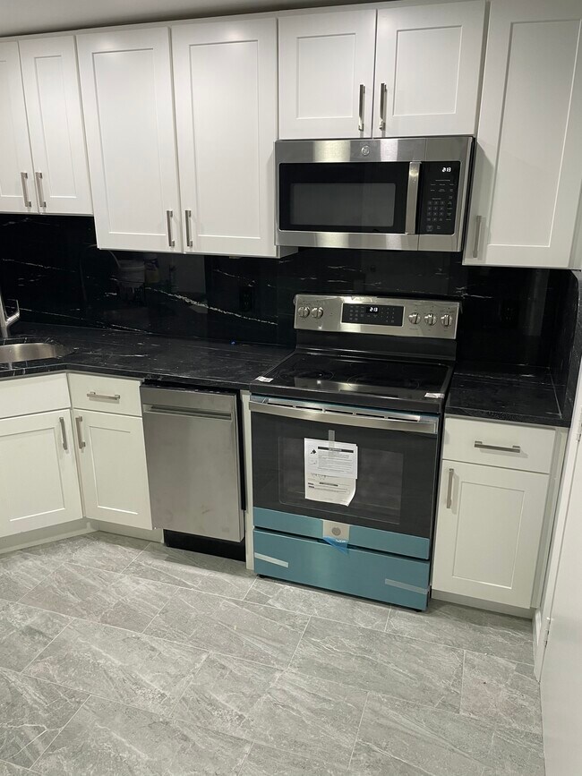 333 Central St unit 1H, Saugus, MA 01906 - photo 2