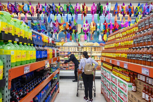 San Marco residents head to La Fiesta Mexicana for cultural foods and gifts.