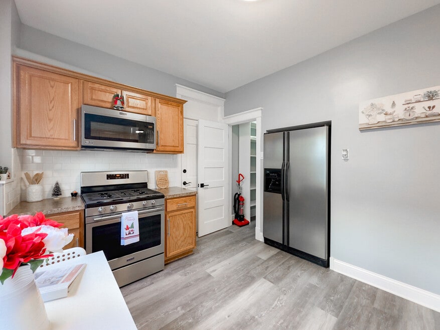 2039 W 23rd St unit 3r, Chicago, IL 60608 - photo 1