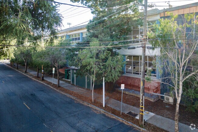 Washington Elementary School is near downtown Berkeley in Alameda County.