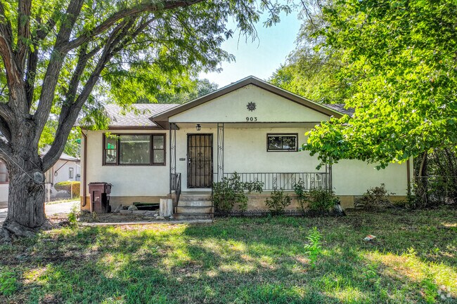 A cozy starter up ranch style home in Heritage.