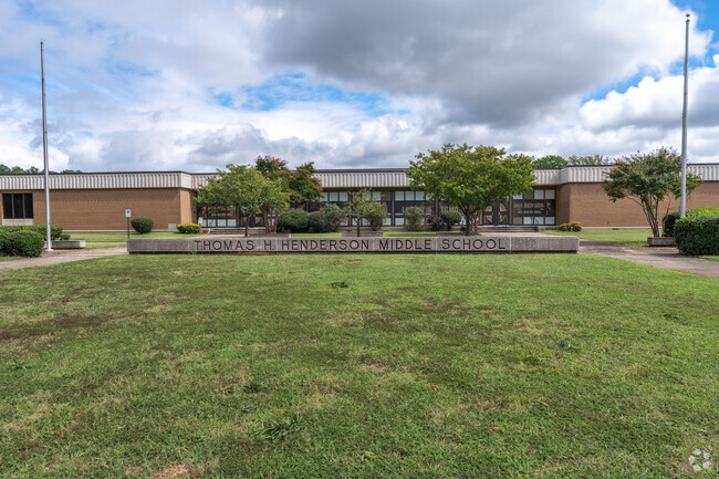 Students in Highland Terrace can attend the prestigious Henderson Middle School.