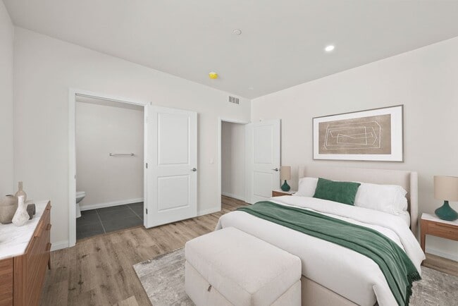 13853 Victory Blvd, Van Nuys, CA 91401 - photo 3