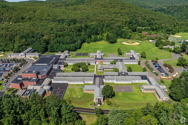 Fieldstone Elementary School inspires a strong sense of community in the neighborhood.