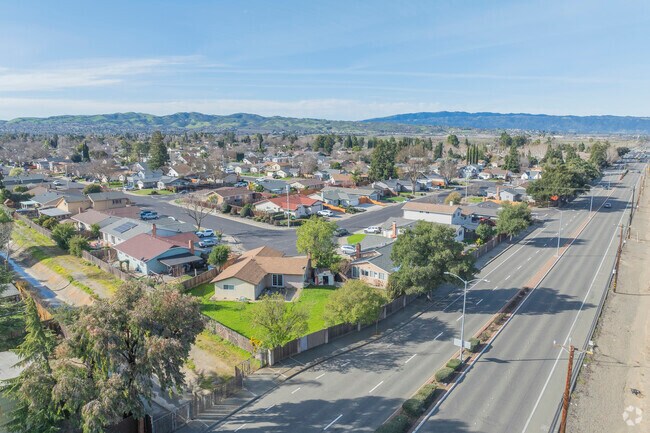 Carlton Square sits along the main Stanley Blvd which bridges Pleasanton and Livermore together.