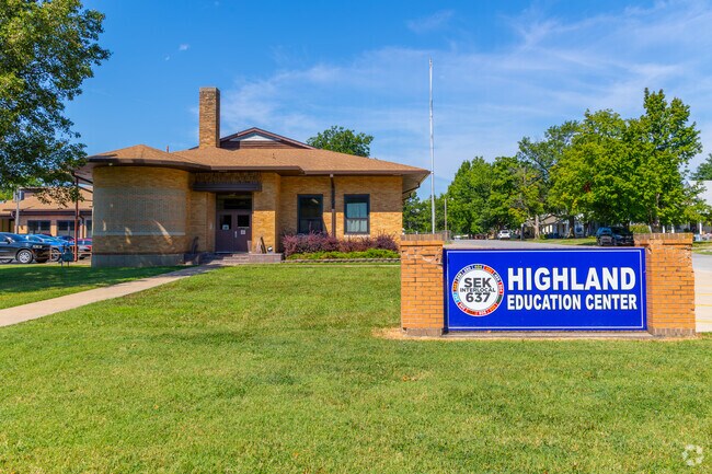 Highland Elementary serves second and third grades and earns a B-minus rating by Niche.