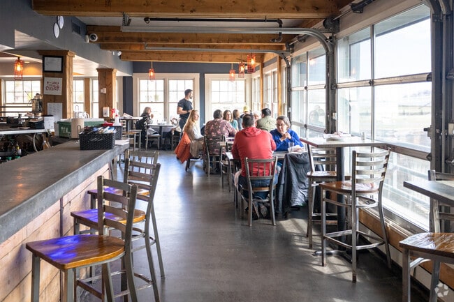 At Sea Level Oyster Bar, located just a stone's throw from Salem Willows, you can indulge in a delectable meal of expertly prepared seafood.