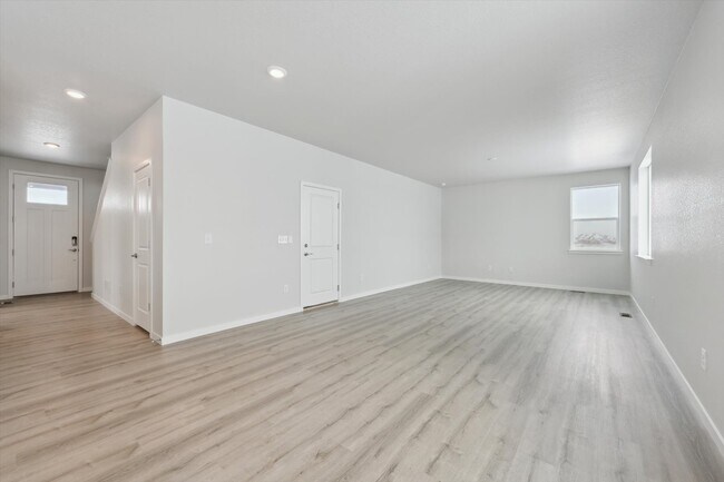 25083 E 34th Ave, Aurora, CO 80019 - photo 6