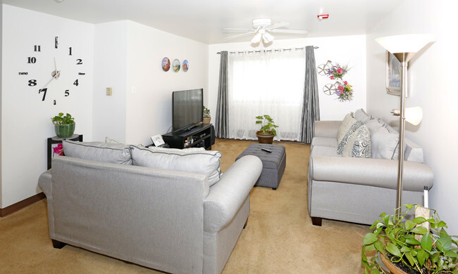 1BR,1BA,647SF - The Birch