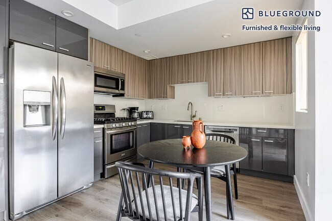 4227 Mclaughlin Ave unit FL2-ID1310, Los Angeles, CA 90066 - photo 6