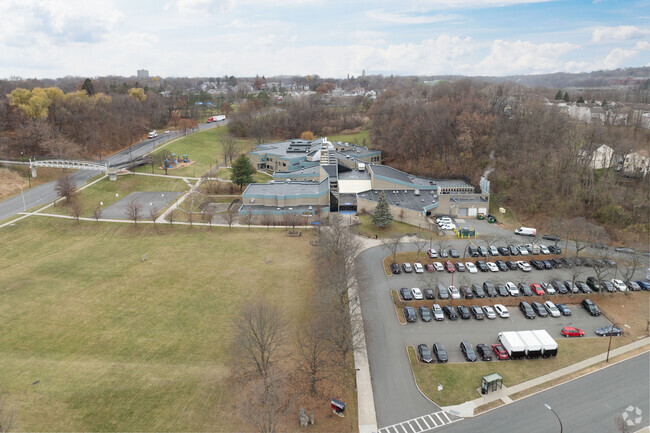 Arbor Hill Elementary has a B rating on Niche.