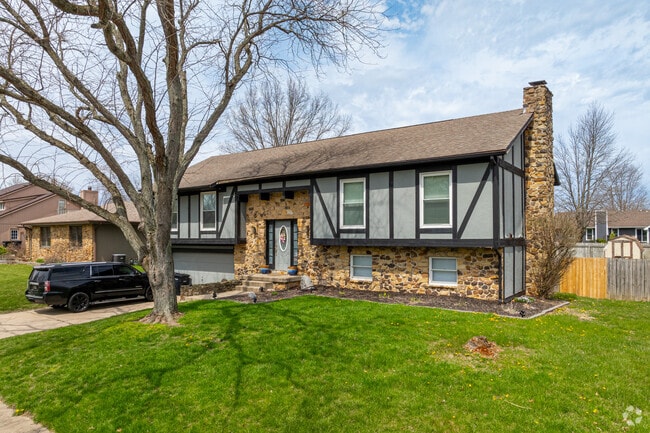 There are many split level homes in the Cross Point neighborhood.