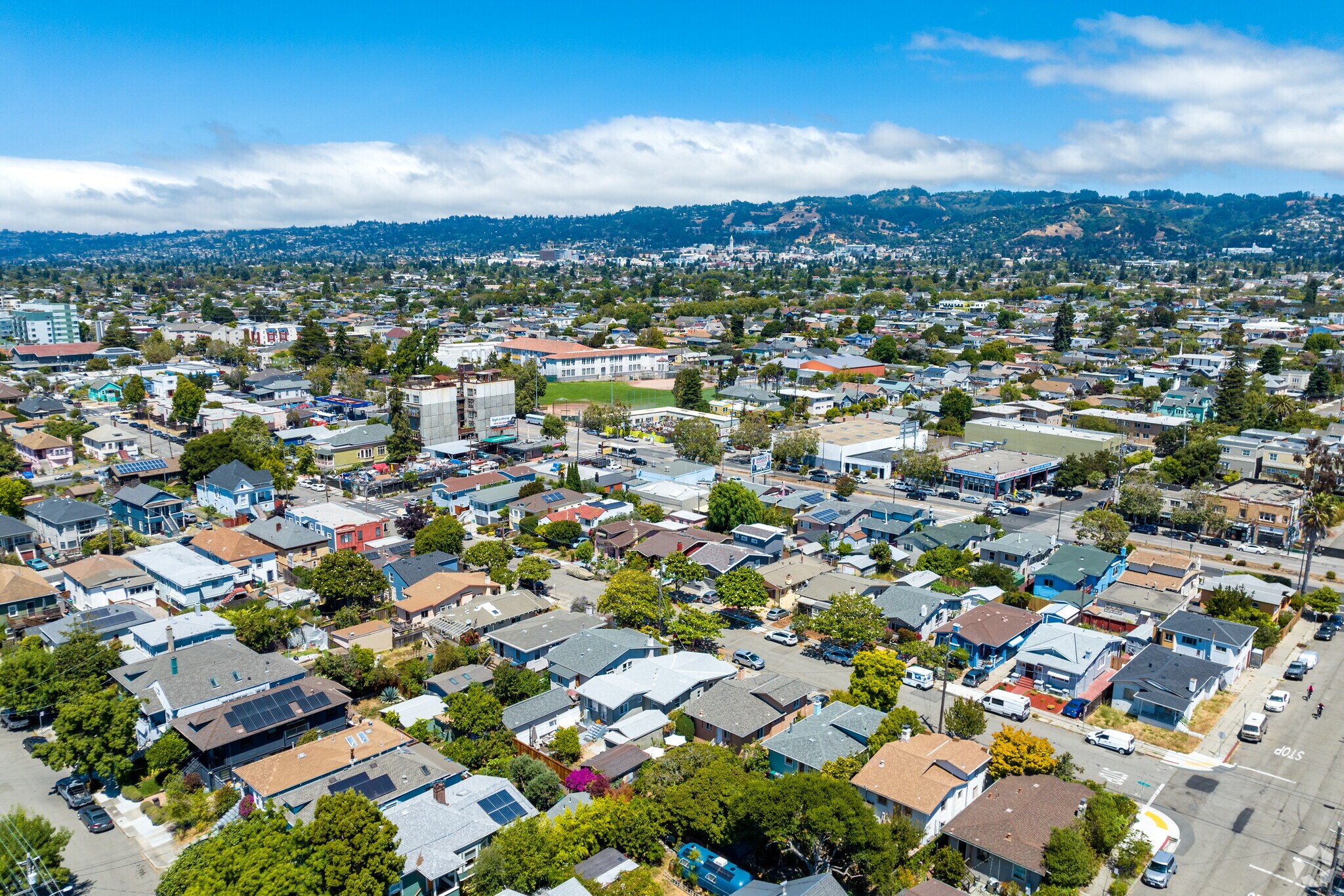 Golden Gate is a lively neighborhood with a mix of residential and commercial spaces.