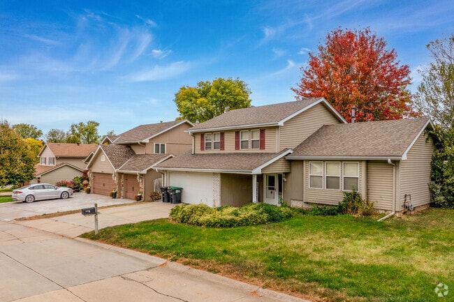 There are many beautiful homes in Eldorado Park.