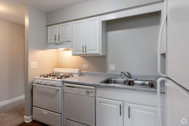 The Arbors of Glen Ellyn, Glen Ellyn, IL 60137 - photo 2