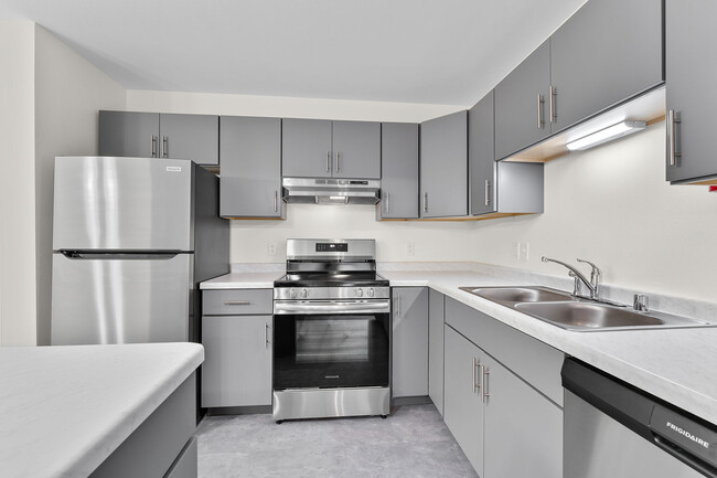 1 Bedroom, 1 Bathroom Lower Unit