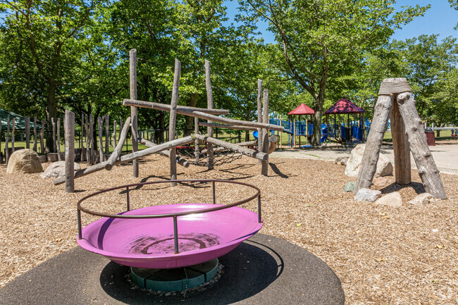 Brookside Elementary School is a public school located in Grand Rapids, Michigan.