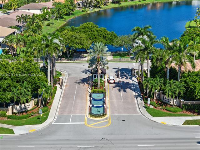 1046 SW 159th Way, Pembroke Pines, FL 33027 - photo 4