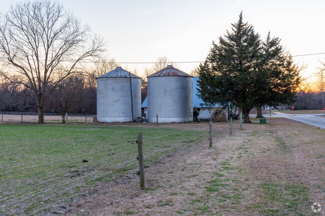 Agriculture plays a major role in the local economy and Clinton functions as a regional agricultural center.