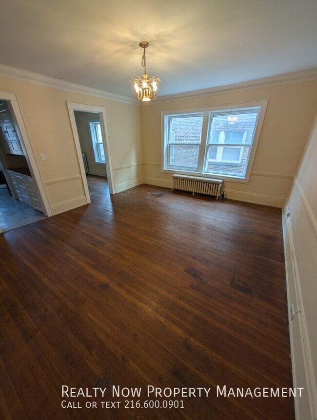 2453 Overlook Rd unit 3, Cleveland Heights, OH 44106 - photo 2