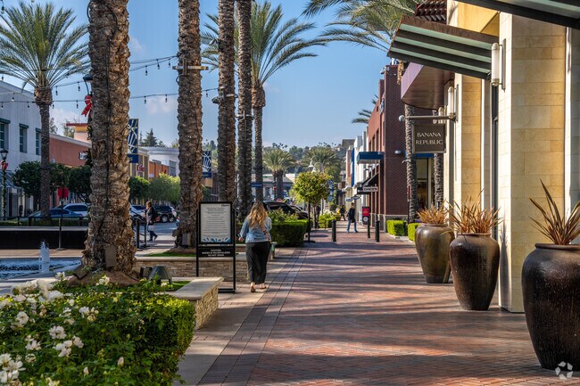 Elevate your day with a delightful array of retail therapy near Sleepy Hollow.