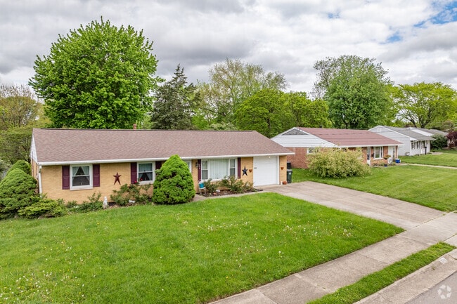 Most homes in Creekview have small and easy to maintain front lawns.