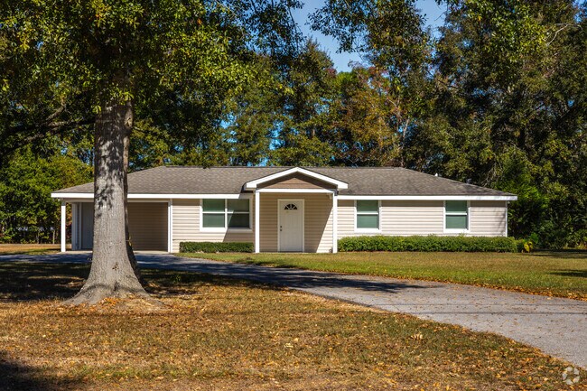 Ranch homes are common in Mooncrest.